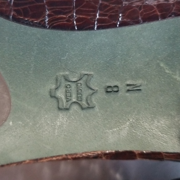 Donald J Pliner Couture brown leather shoes.  Size 8N - Picture 10 of 12